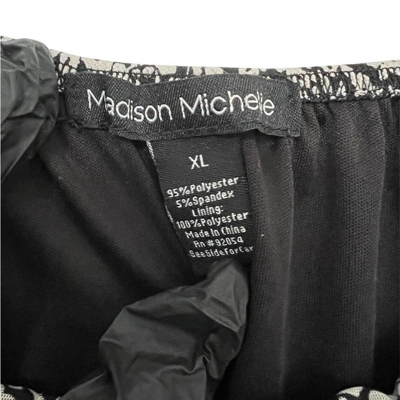 Women’s Floral Black and Cream Women's Top with Bow Size XL - Picture 4 of 7